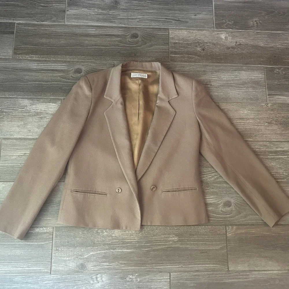 VTG JONES NEW YORK Women's Tan Double Breasted Blazer 100% Wool‎ Classic Style L